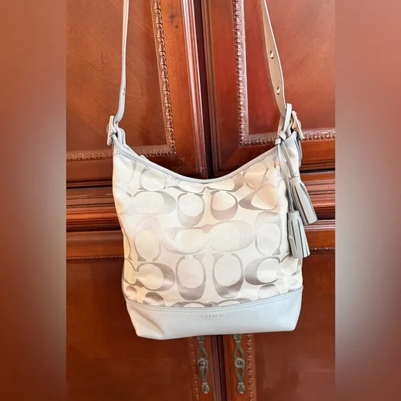 Coach EUC Gray Signature C’s Jacquard
canvas & leather Shoulder Bag - Picture 1 of 15